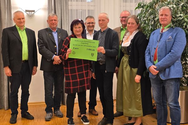 Siedlerverein Seewalchen spendete 3000 Euro ans „Elisabethstüberl“